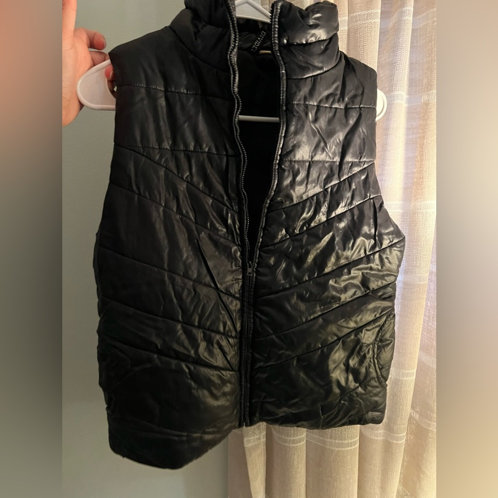 Black puffer vest